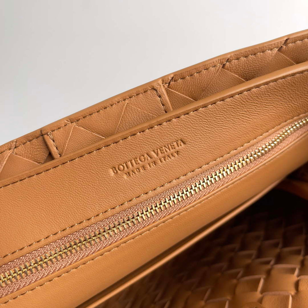 Bottega Veneta BV 743568 Small Andiamo Ligth Brown