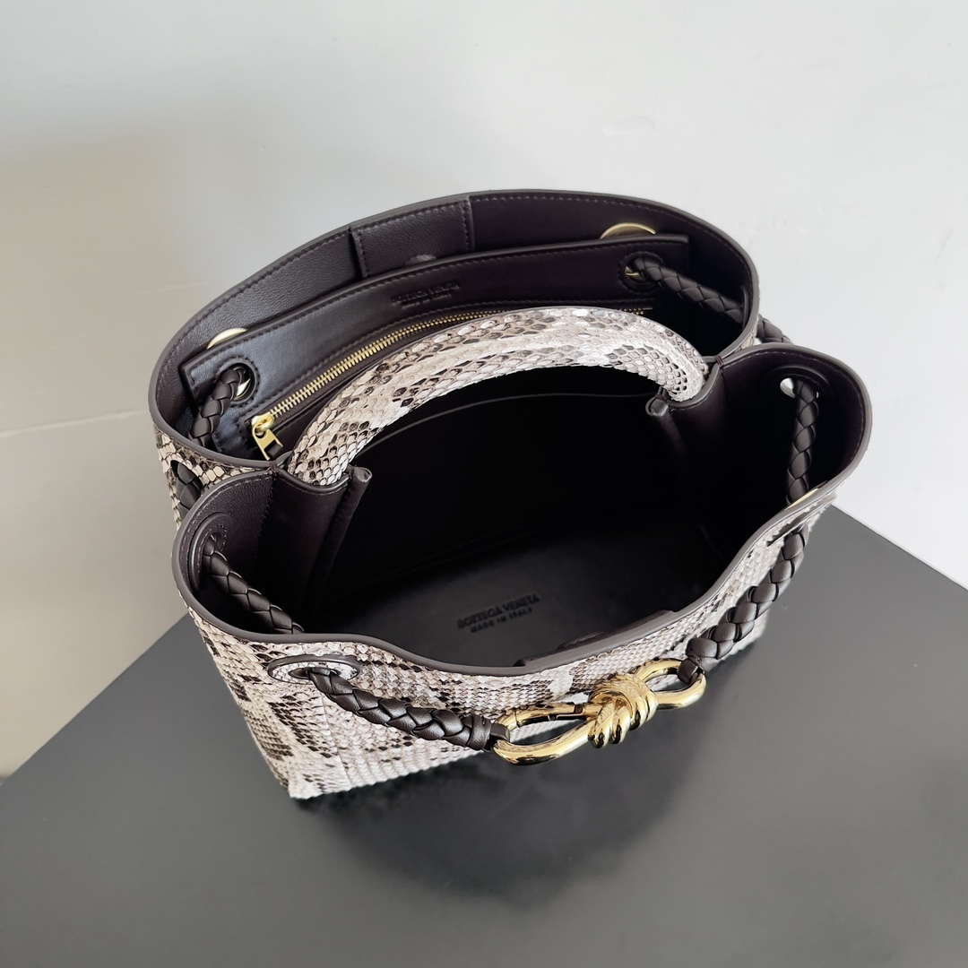 Bottega Veneta BV 743568 Small Andiamo Snakeskin Handbag BV9070