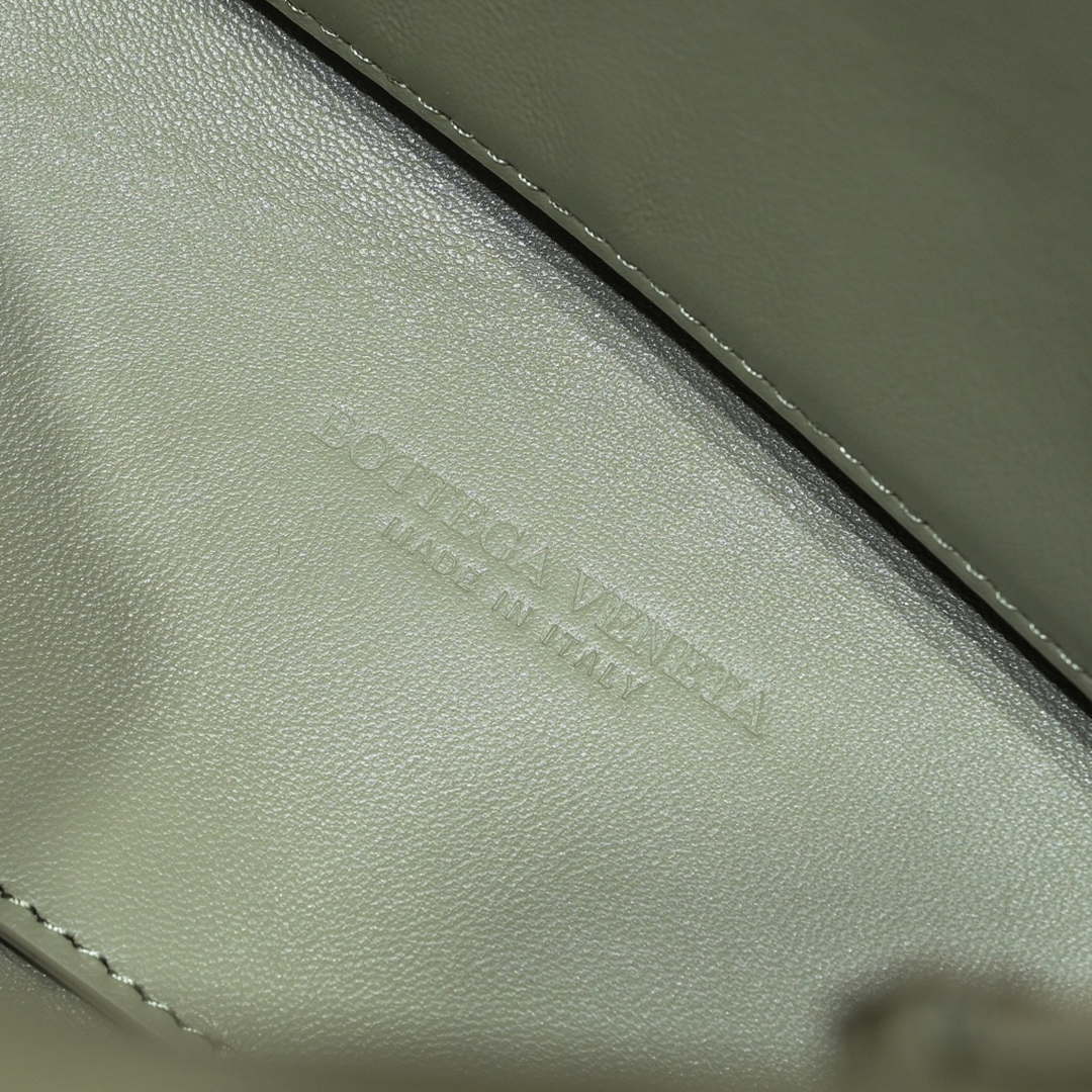 Bottega Veneta BV 743568 Small Andiamo Travertine