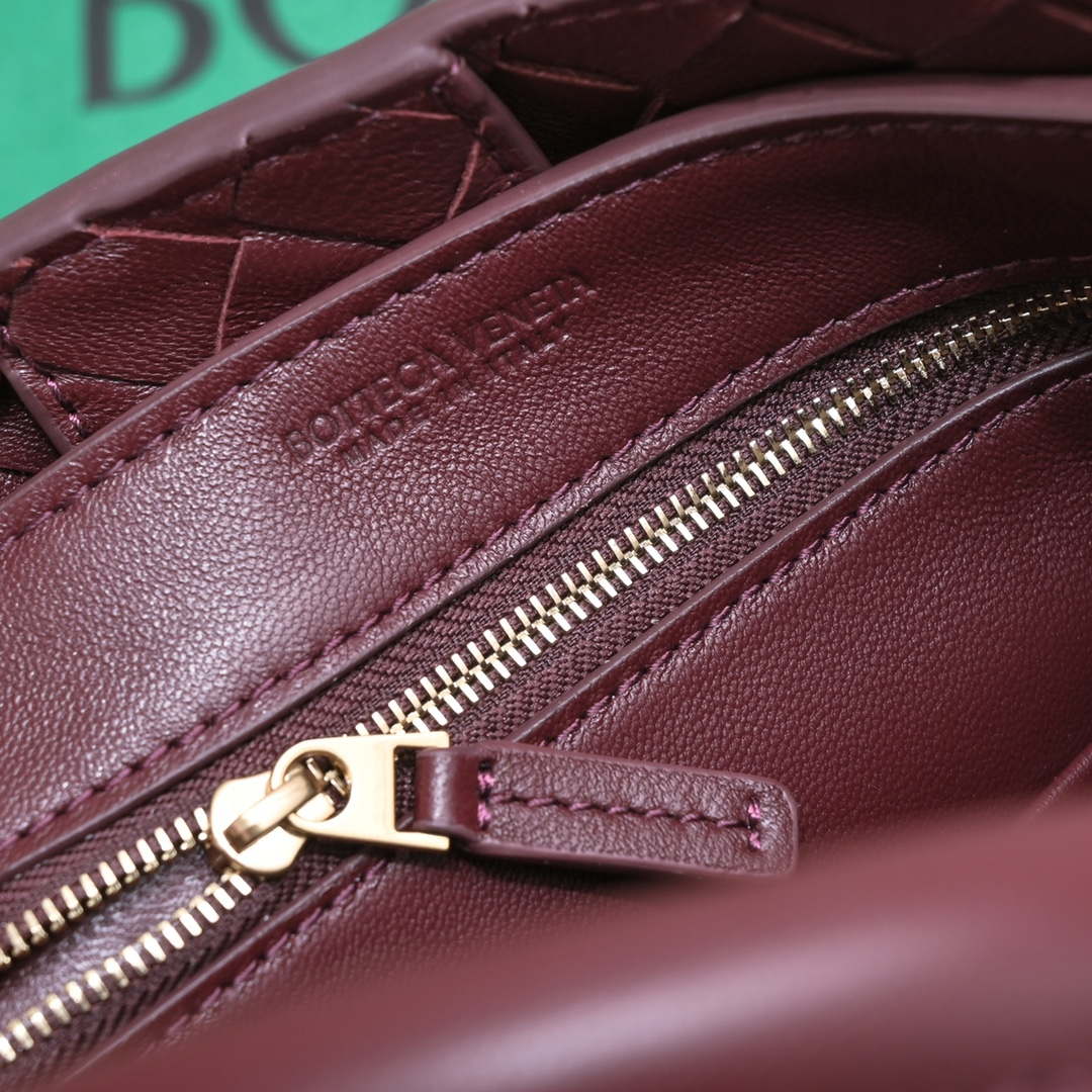 Bottega Veneta BV 743568 Small Andiamo Wine Red