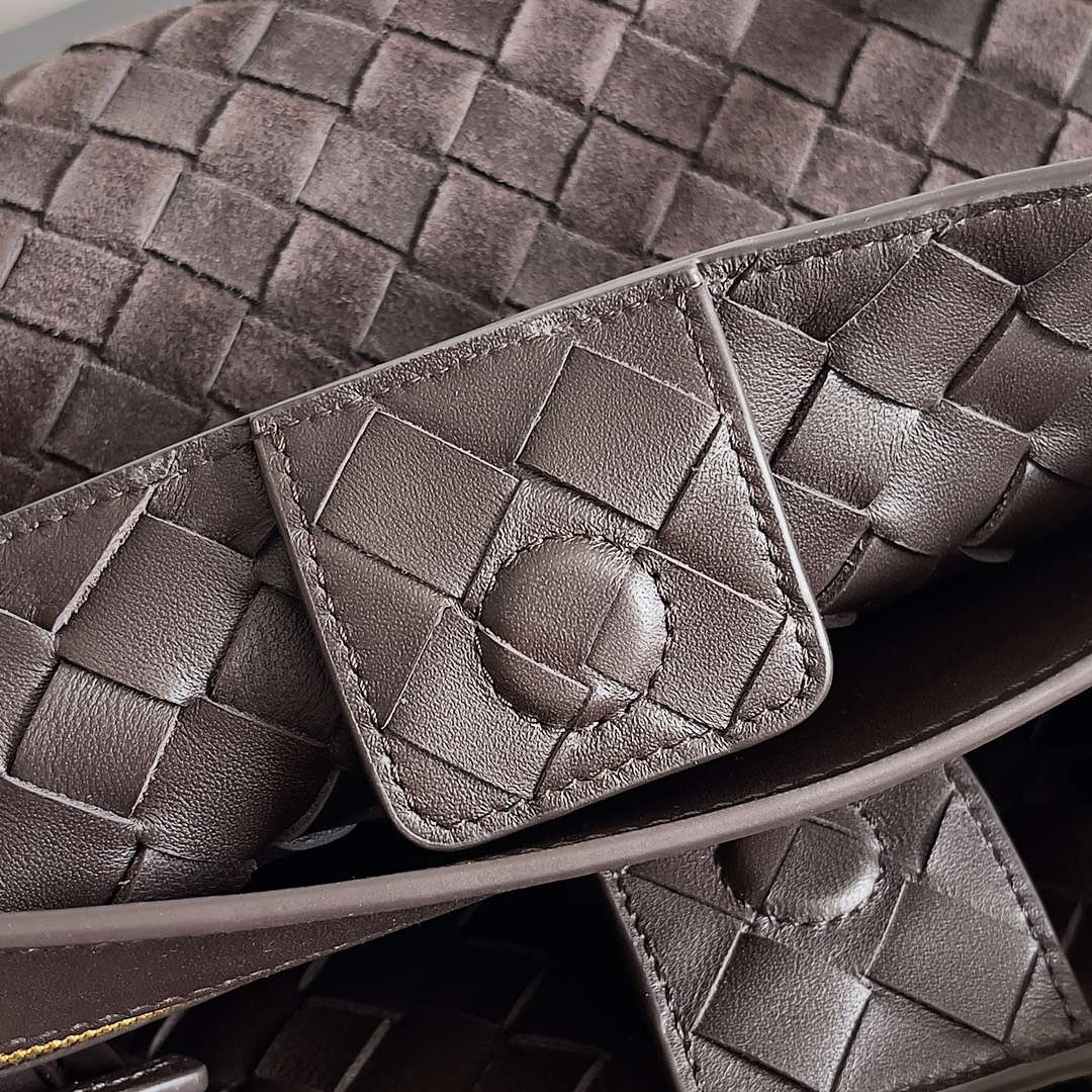 Bottega Veneta BV 743568 Small Andiamo with Suede Bag BV9001
