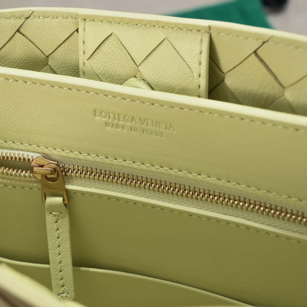Bottega Veneta BV 743568 Small Andiamo Yellow