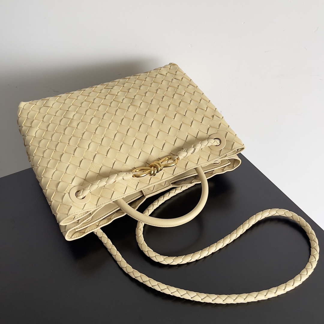 Bottega Veneta BV 743572 Medium Andiamo Apricot