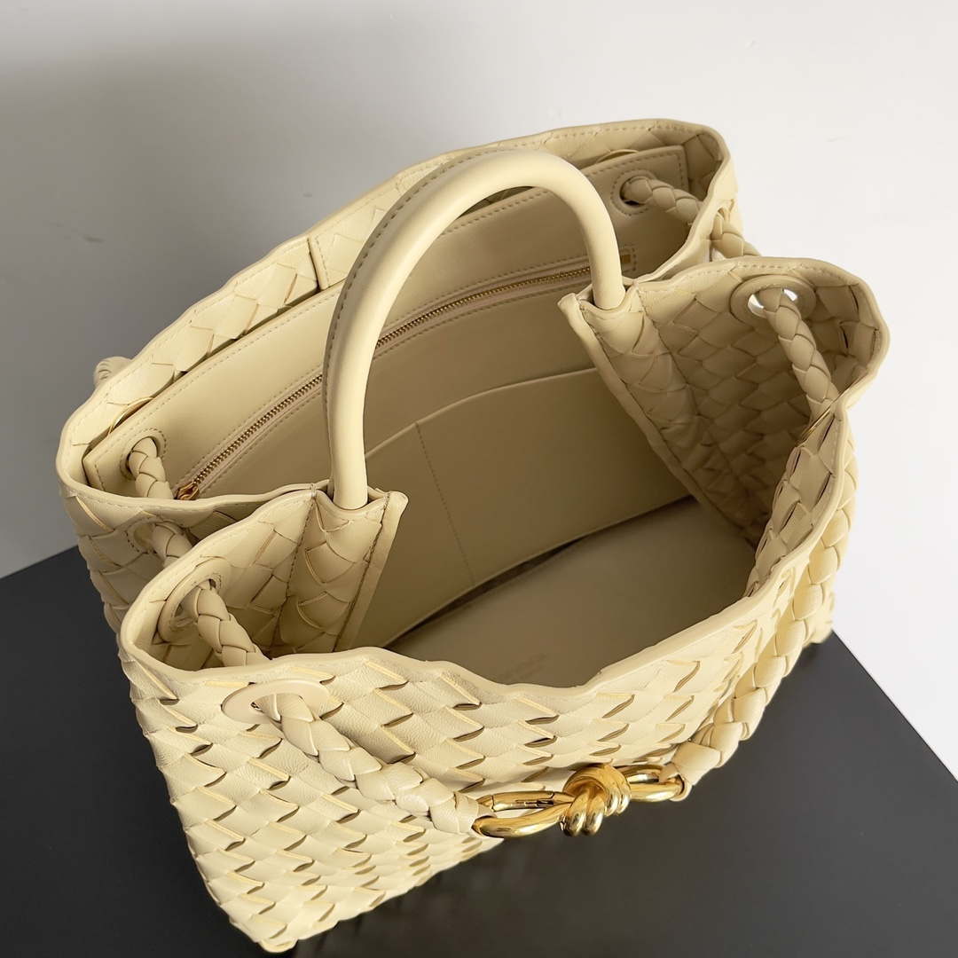 Bottega Veneta BV 743572 Medium Andiamo Apricot
