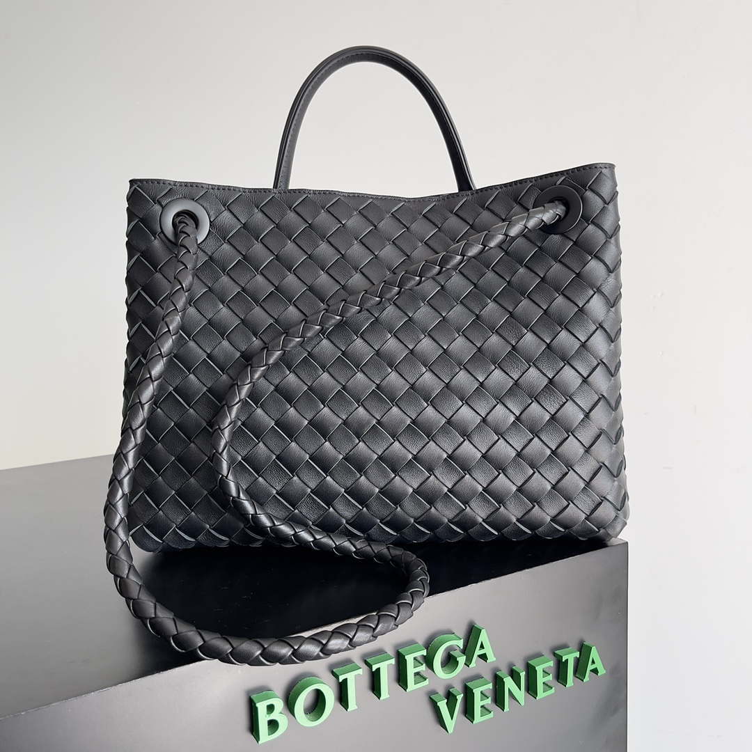 Bottega Veneta BV 743572 Medium Andiamo Black
