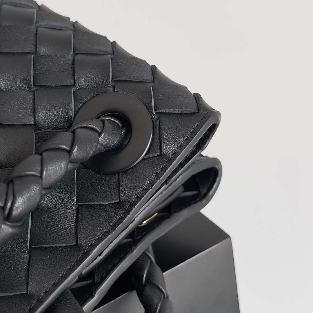 Bottega Veneta BV 743572 Medium Andiamo Black