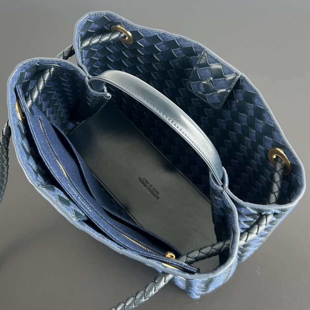 Bottega Veneta BV 743572 Medium Andiamo BV9106