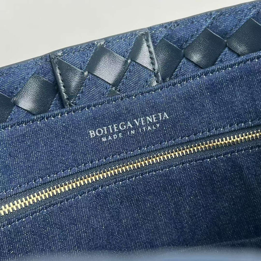 Bottega Veneta BV 743572 Medium Andiamo BV9106
