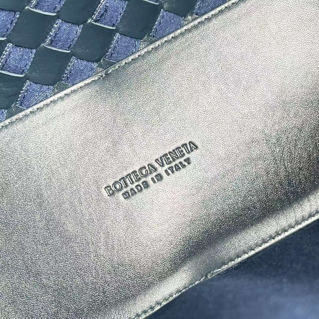 Bottega Veneta BV 743572 Medium Andiamo BV9106