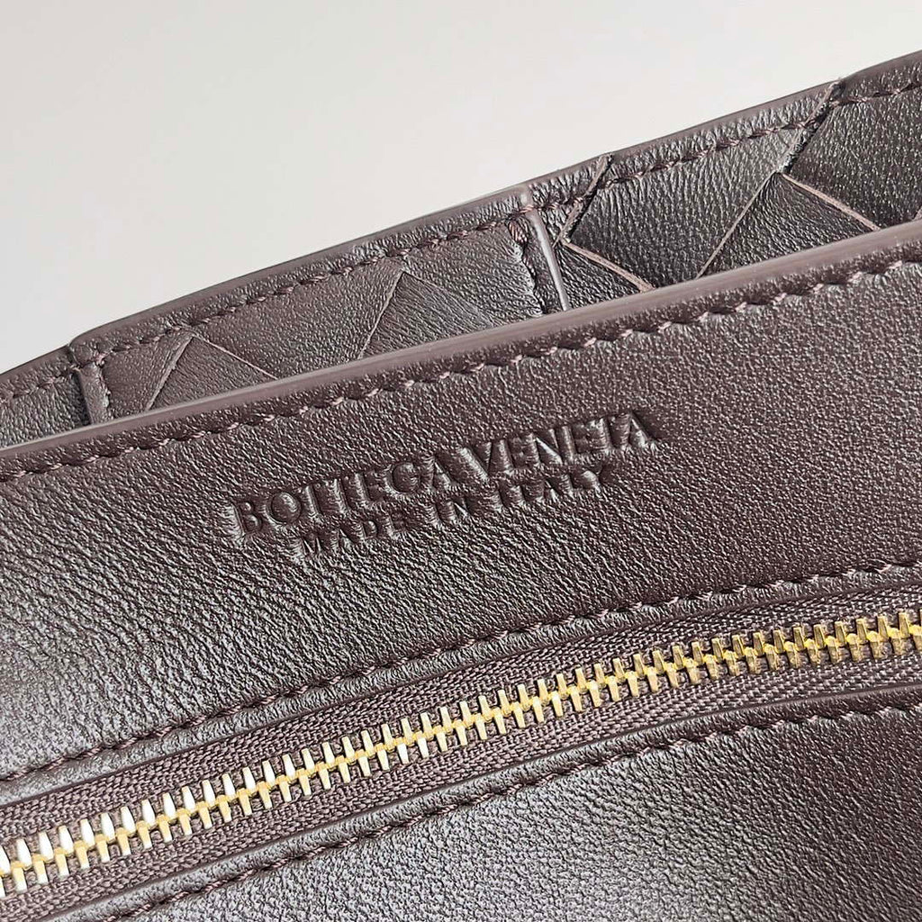 Bottega Veneta BV 743572 Medium Andiamo Drak Brown