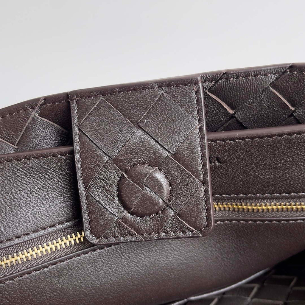 Bottega Veneta BV 743572 Medium Andiamo Drak Brown