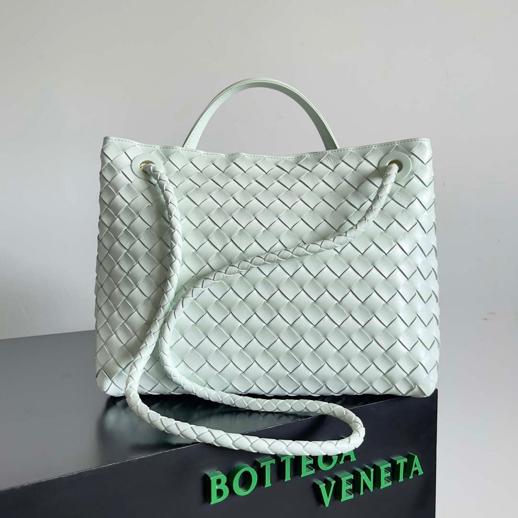Bottega Veneta BV 743572 Medium Andiamo Glacier blue