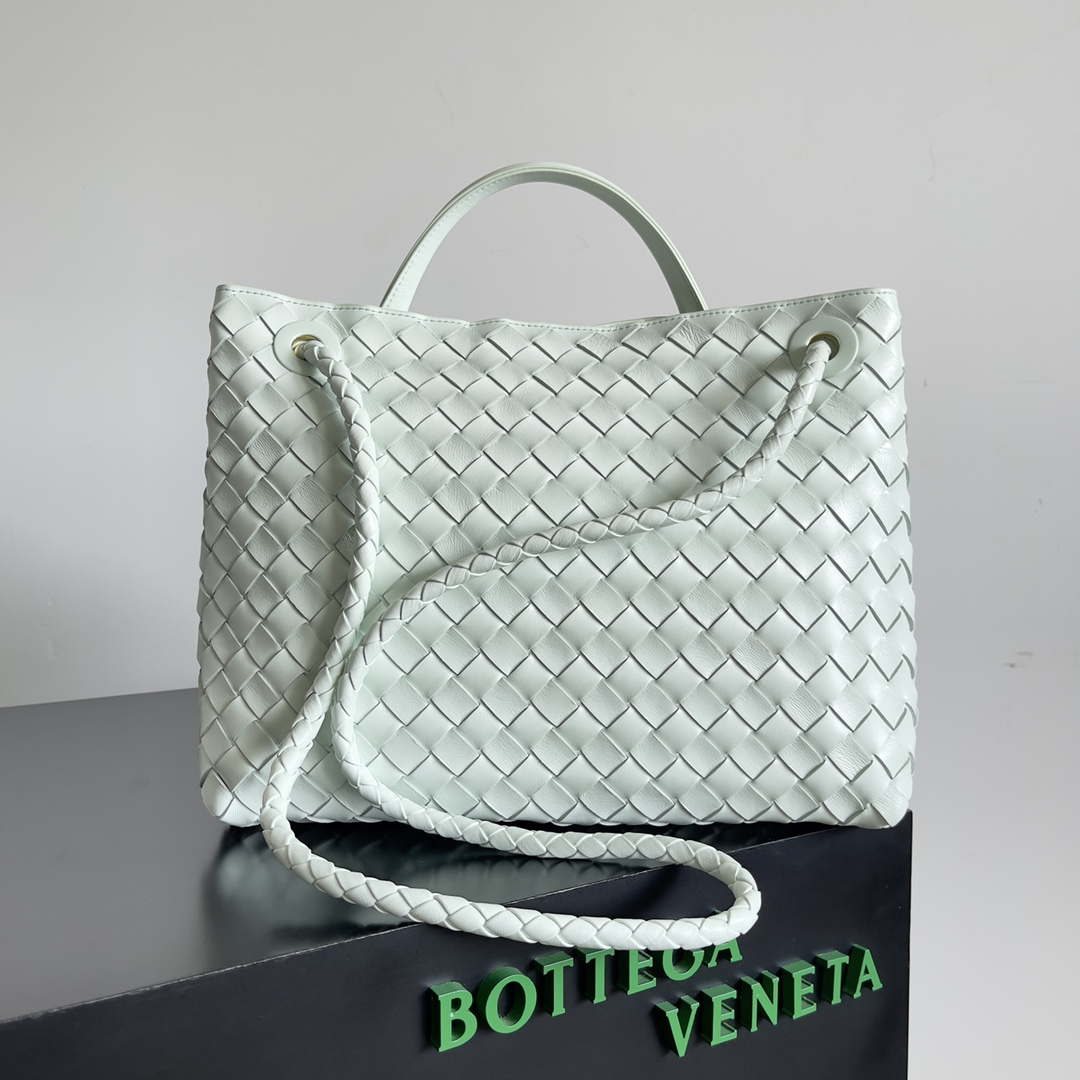 Bottega Veneta BV 743572 Medium Andiamo Glacier blue