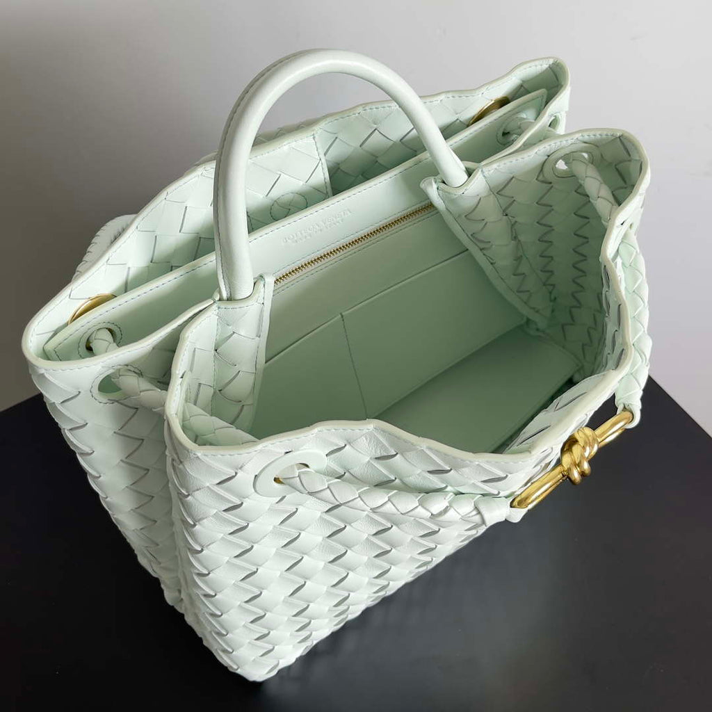 Bottega Veneta BV 743572 Medium Andiamo Glacier blue