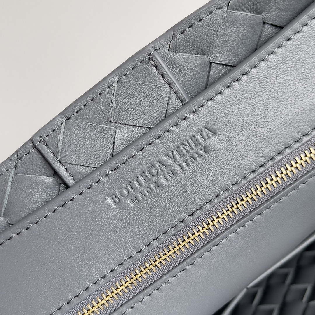 Bottega Veneta BV 743572 Medium Andiamo Light Gray