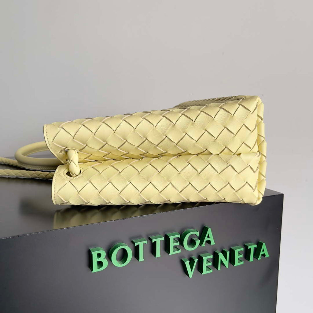 Bottega Veneta BV 743572 Medium Andiamo Ligth Yellow
