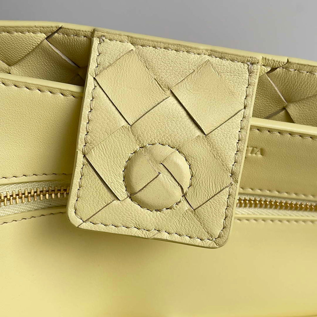 Bottega Veneta BV 743572 Medium Andiamo Ligth Yellow