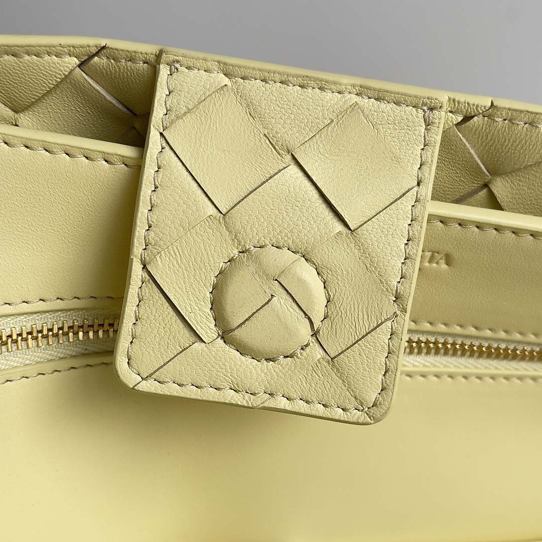 Bottega Veneta BV 743572 Medium Andiamo Ligth Yellow