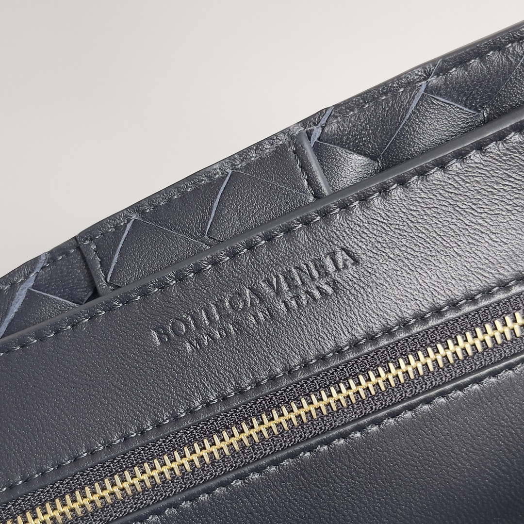 Bottega Veneta BV 743572 Medium Andiamo Navy Blue
