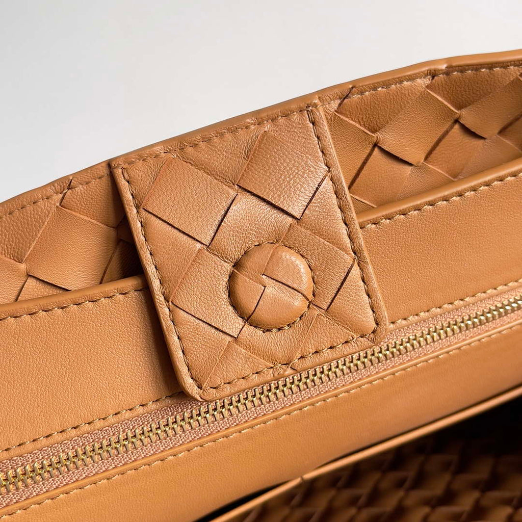 Bottega Veneta BV 743572 Medium Andiamo Tan