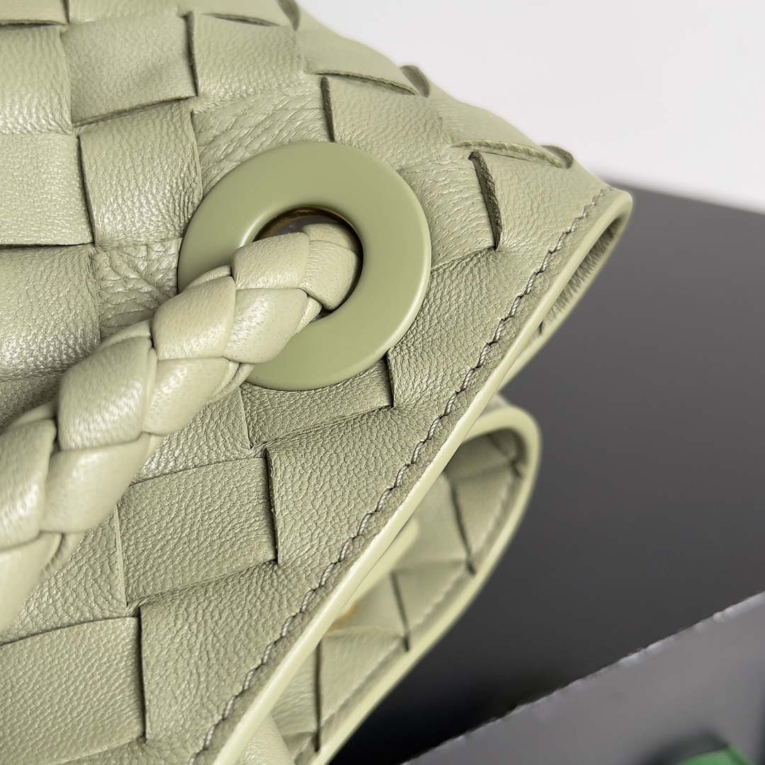 Bottega Veneta BV 743572 Medium Andiamo Travertine