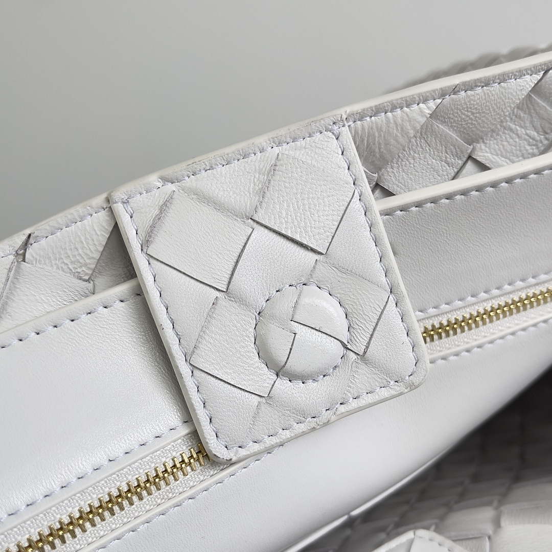 Bottega Veneta BV 743572 Medium Andiamo White