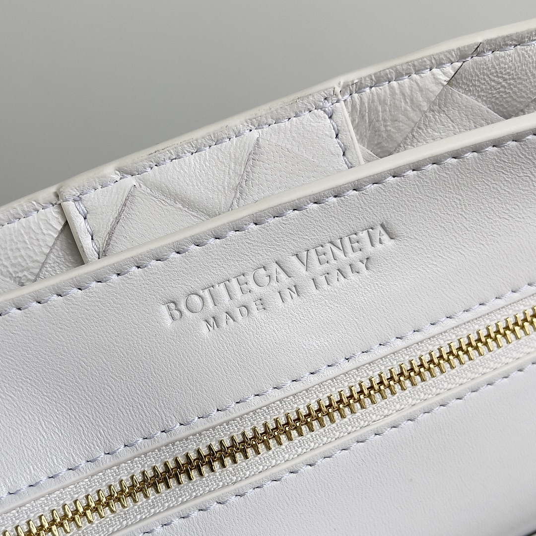 Bottega Veneta BV 743572 Medium Andiamo White