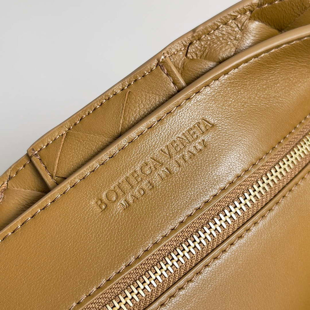 Bottega Veneta BV 743572 Medium Andiamo With Suede Brown