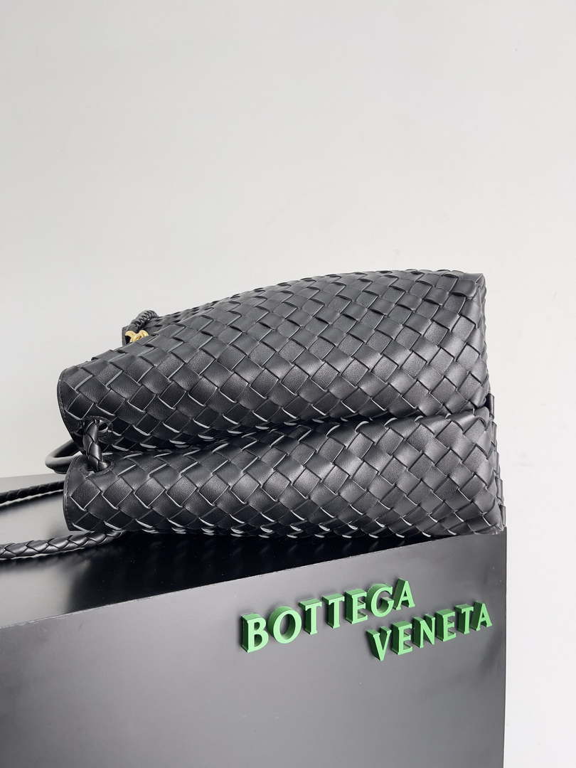 Bottega Veneta BV 743575 Large Andiamo Black