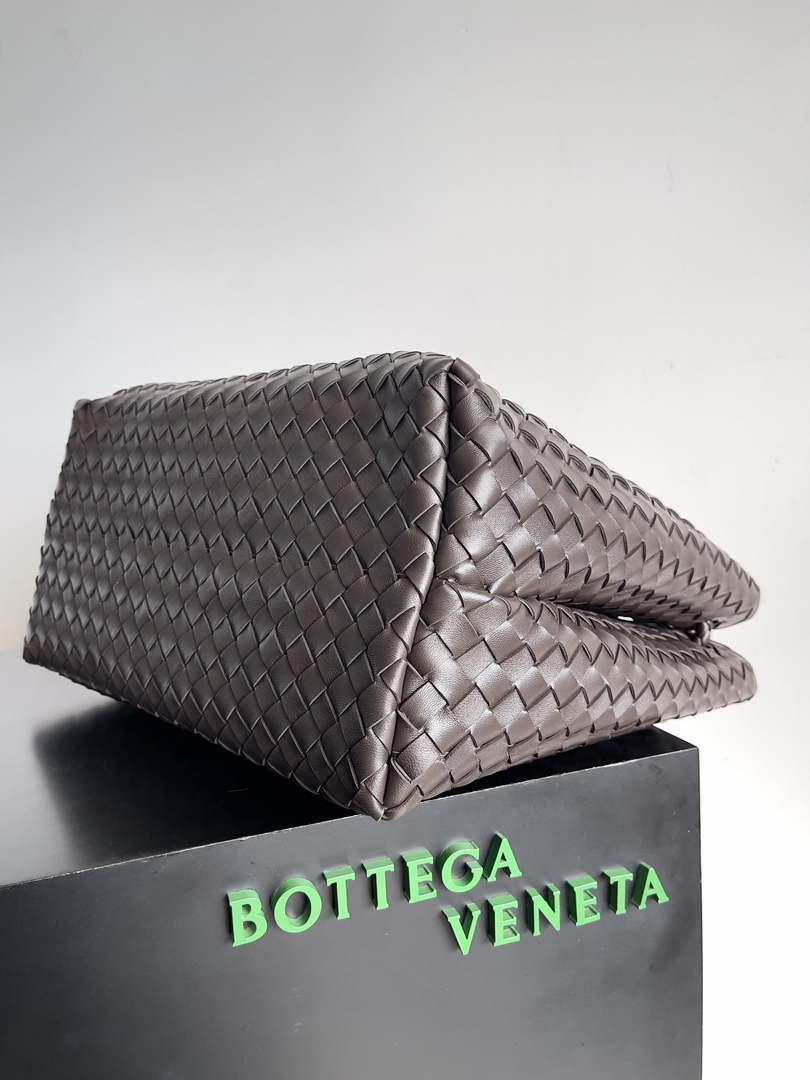 Bottega Veneta BV 743575 Large Andiamo Dark Brown