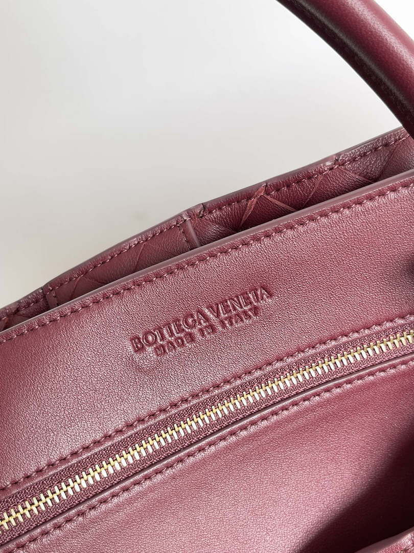 Bottega Veneta BV 743575 Large Andiamo Wine Red