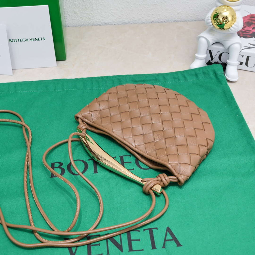 Bottega Veneta BV 744267 Mini Sardine Cross-body bag realised with Intrecciato Dark Brown