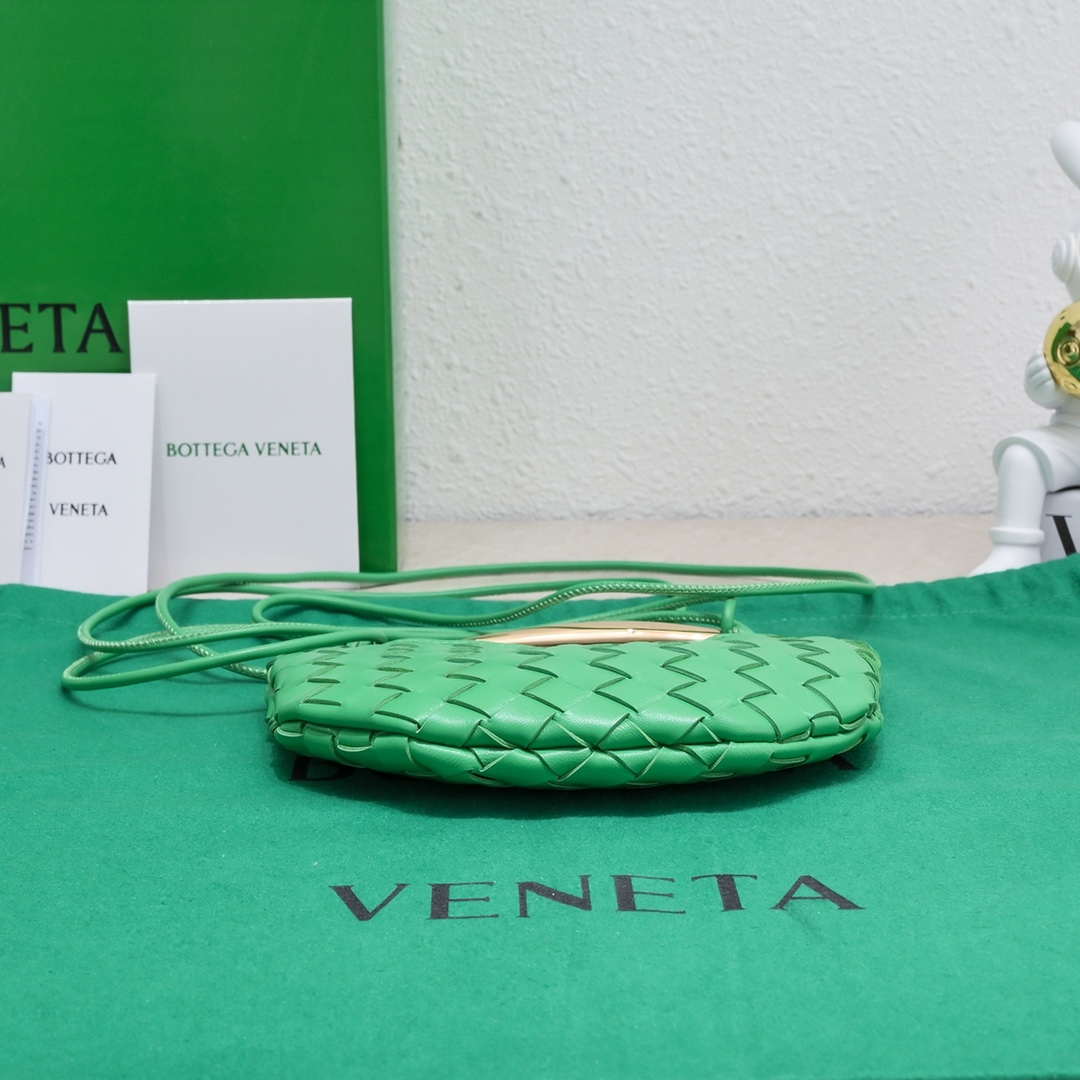 Bottega Veneta BV 744267 Mini Sardine Cross-body bag realised with Intrecciato Green