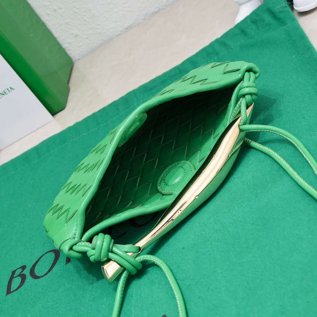 Bottega Veneta BV 744267 Mini Sardine Cross-body bag realised with Intrecciato Green