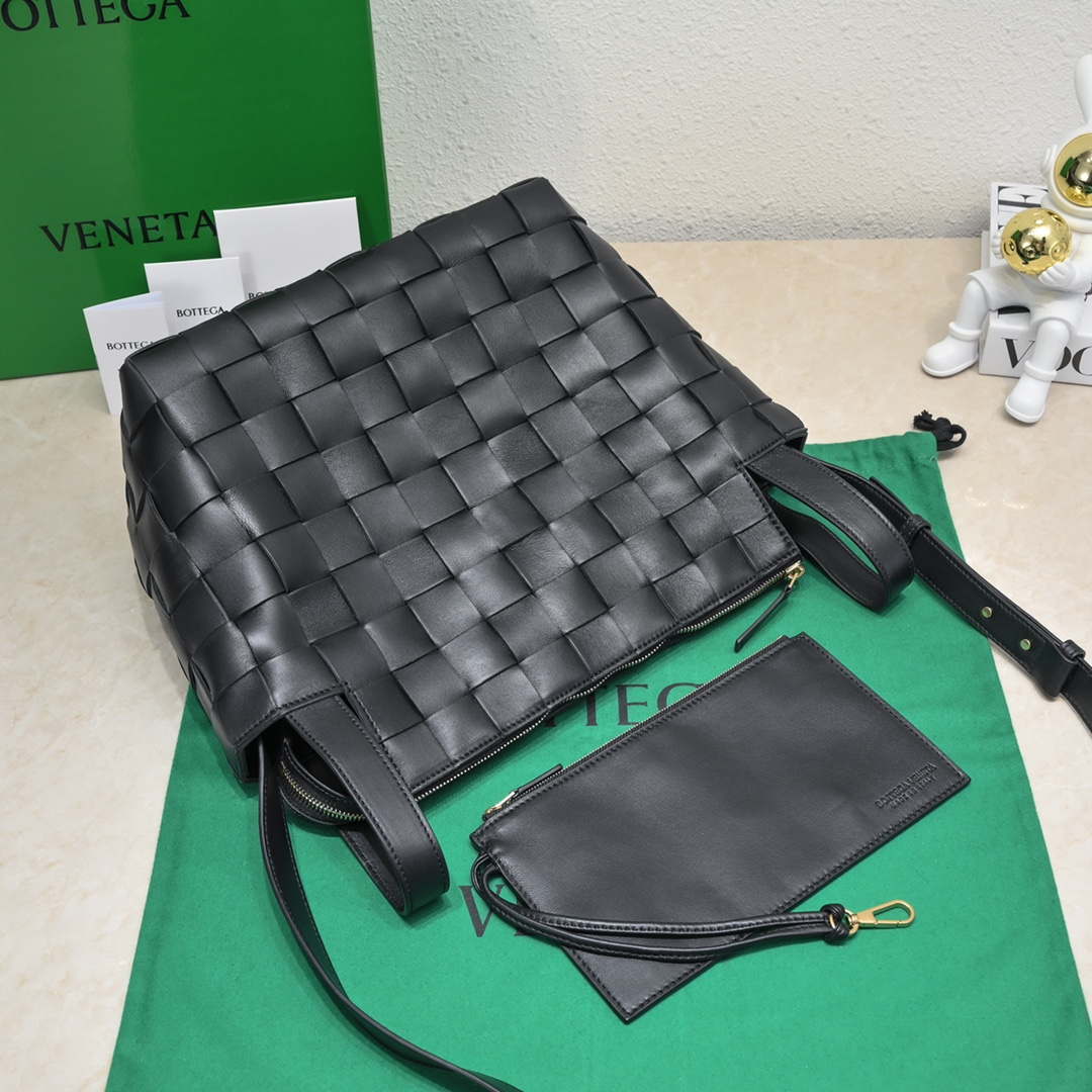 Bottega Veneta BV 7466 Bowling bag Black