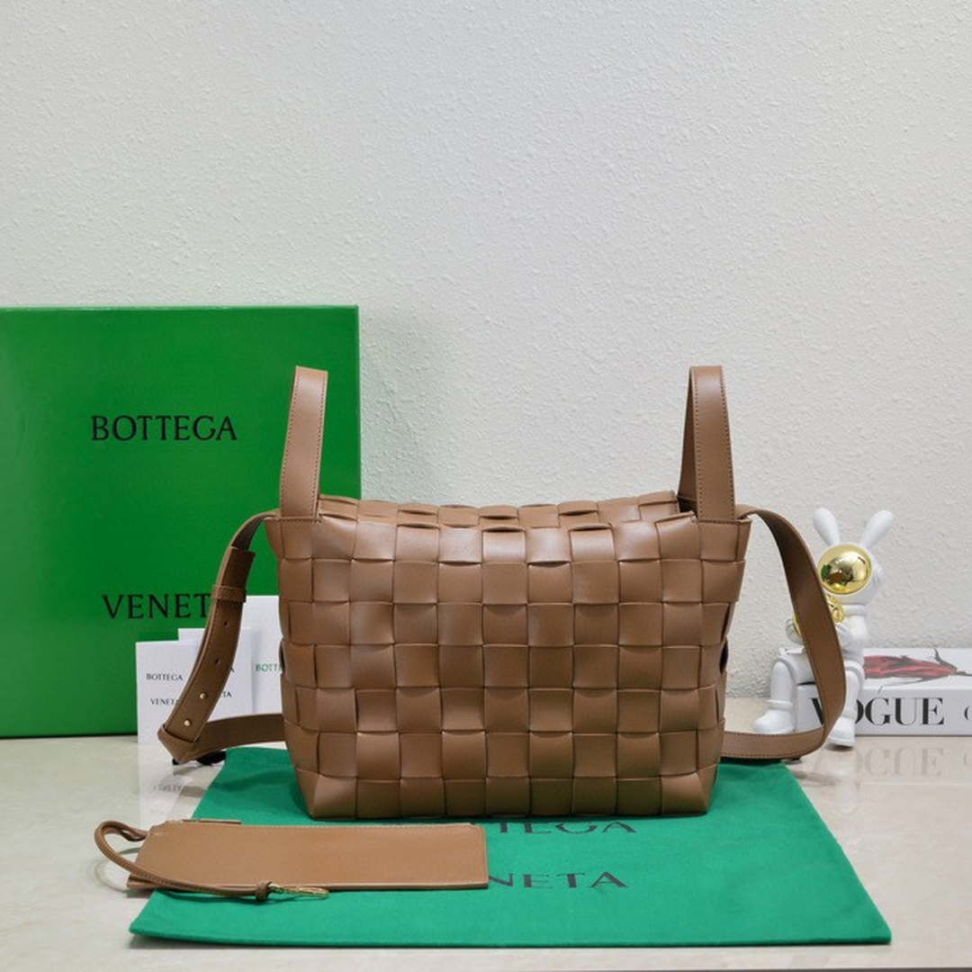 Bottega Veneta BV 7466 Bowling bag Brown