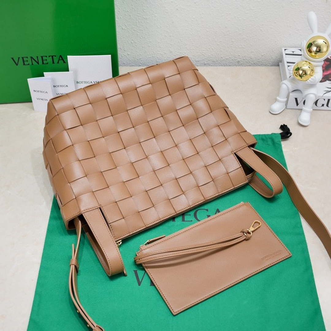 Bottega Veneta BV 7466 Bowling bag Brown