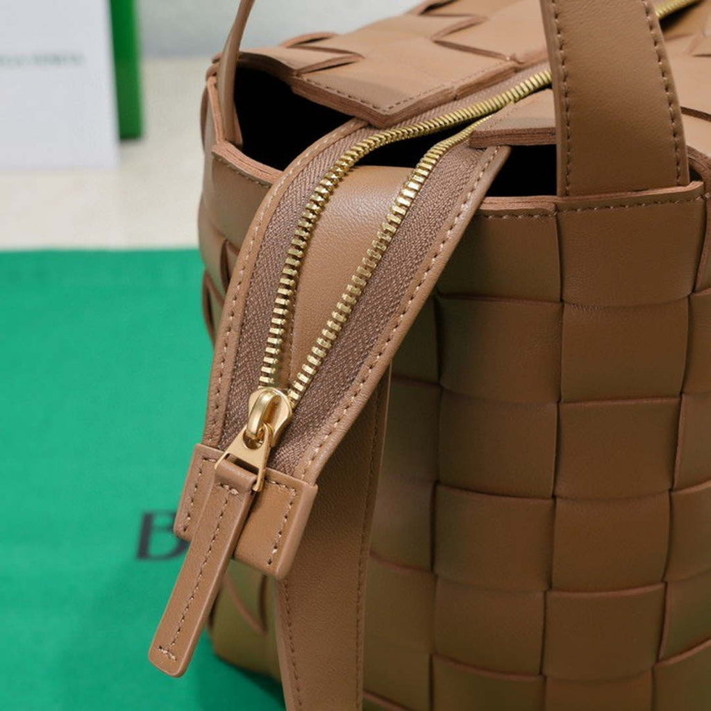 Bottega Veneta BV 7466 Bowling bag Brown
