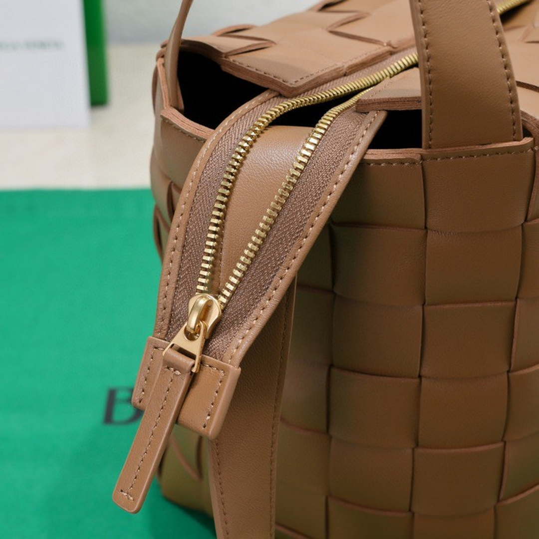 Bottega Veneta BV 7466 Bowling bag Brown