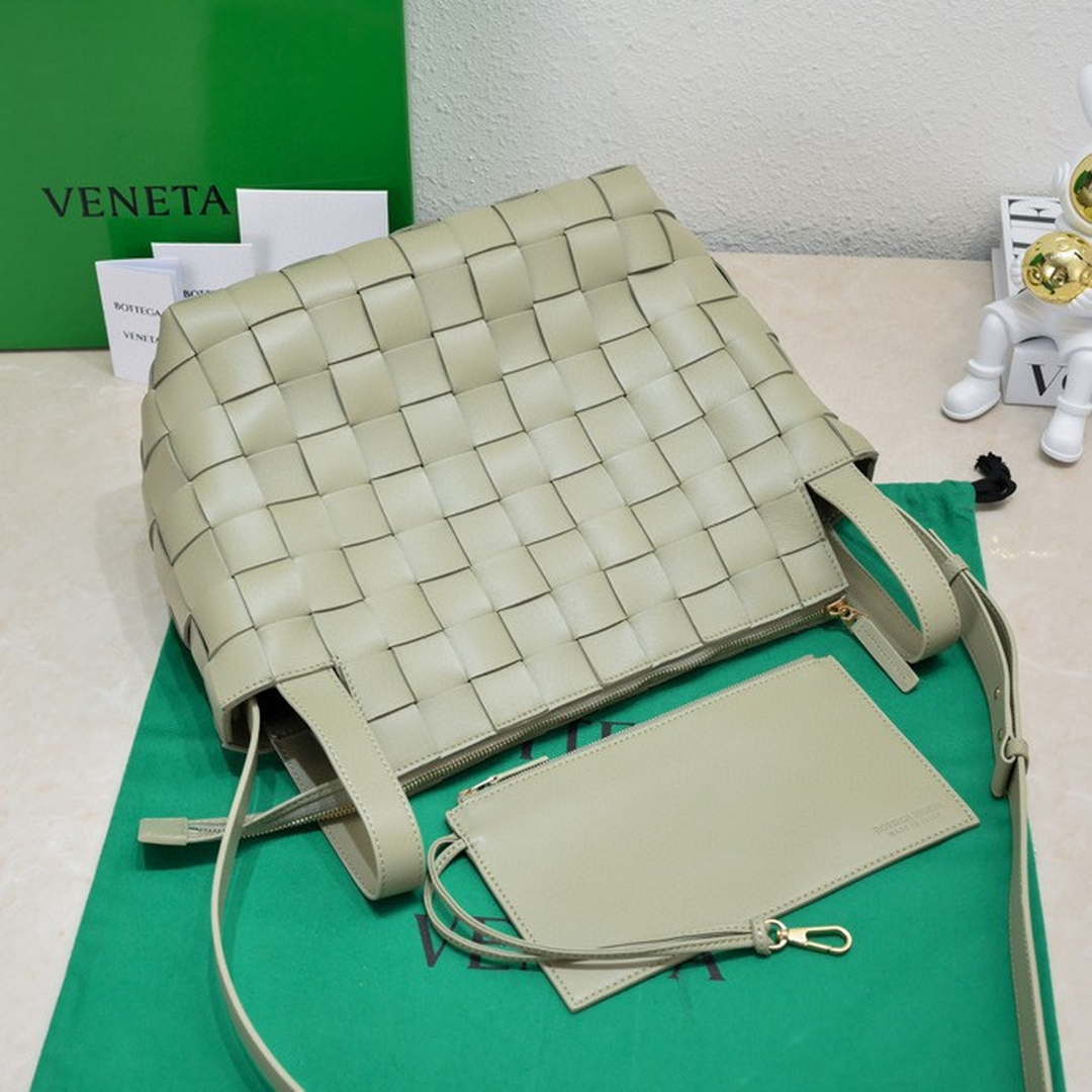 Bottega Veneta BV 7466 Bowling bag Ligth Green