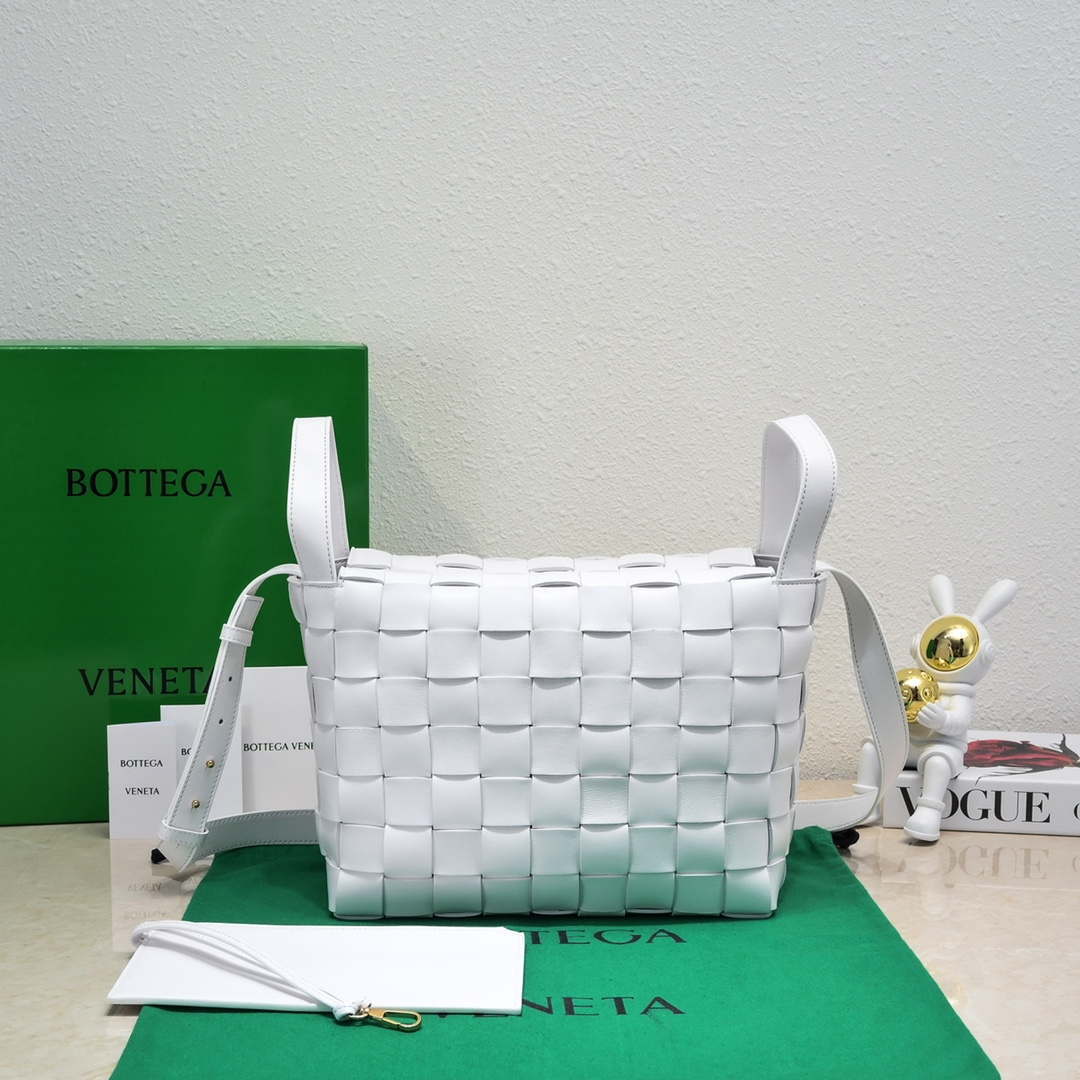Bottega Veneta BV 7466 Bowling bag White