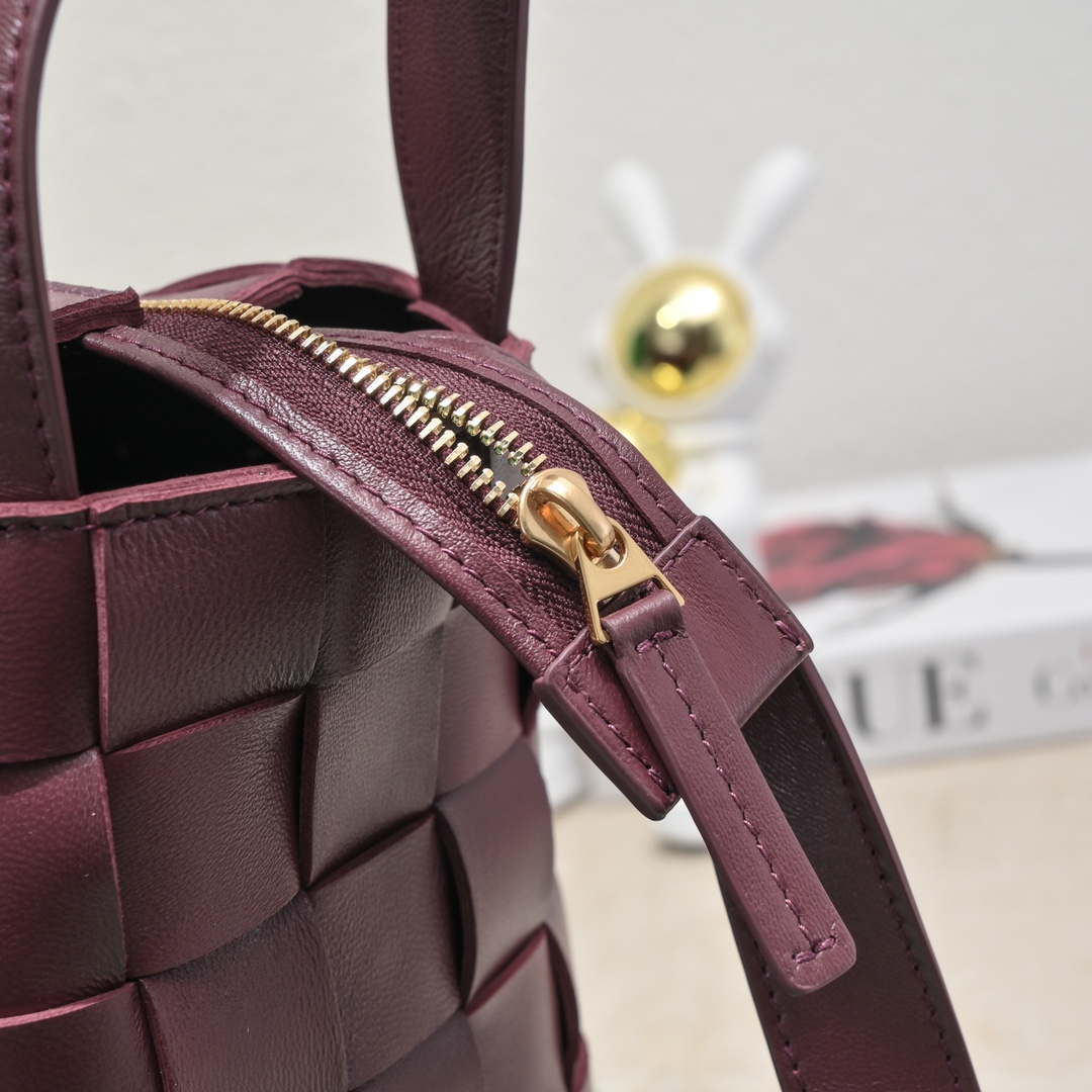 Bottega Veneta BV 7466 Bowling bag Wine Red