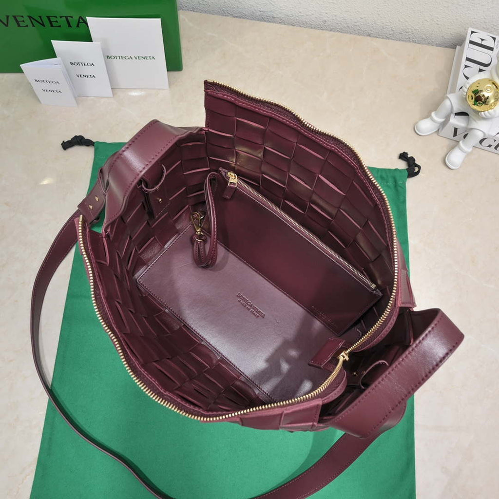 Bottega Veneta BV 7466 Bowling bag Wine Red