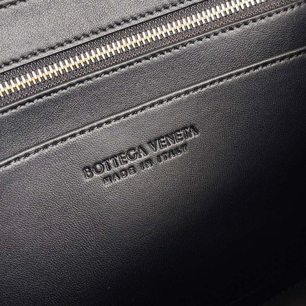Bottega Veneta BV 754990 Small East/West Andiamo Black