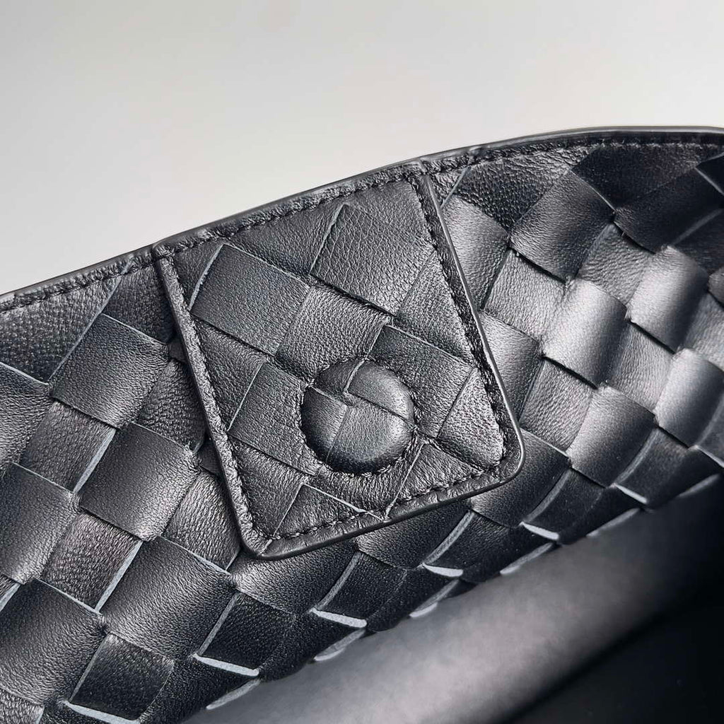 Bottega Veneta BV 754990 Small East/West Andiamo Black