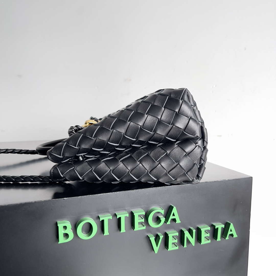 Bottega Veneta BV 754990 Small East/West Andiamo Black