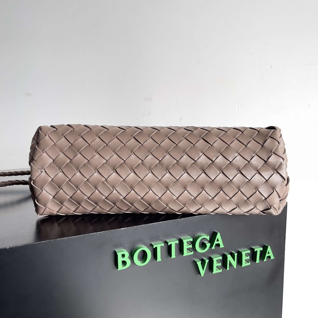 Bottega Veneta BV 754990 Small East/West Andiamo Brown