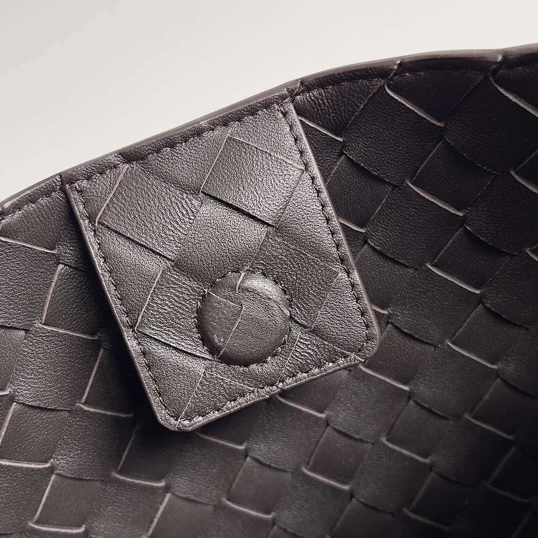 Bottega Veneta BV 754990 Small East/West Andiamo Dark Brown