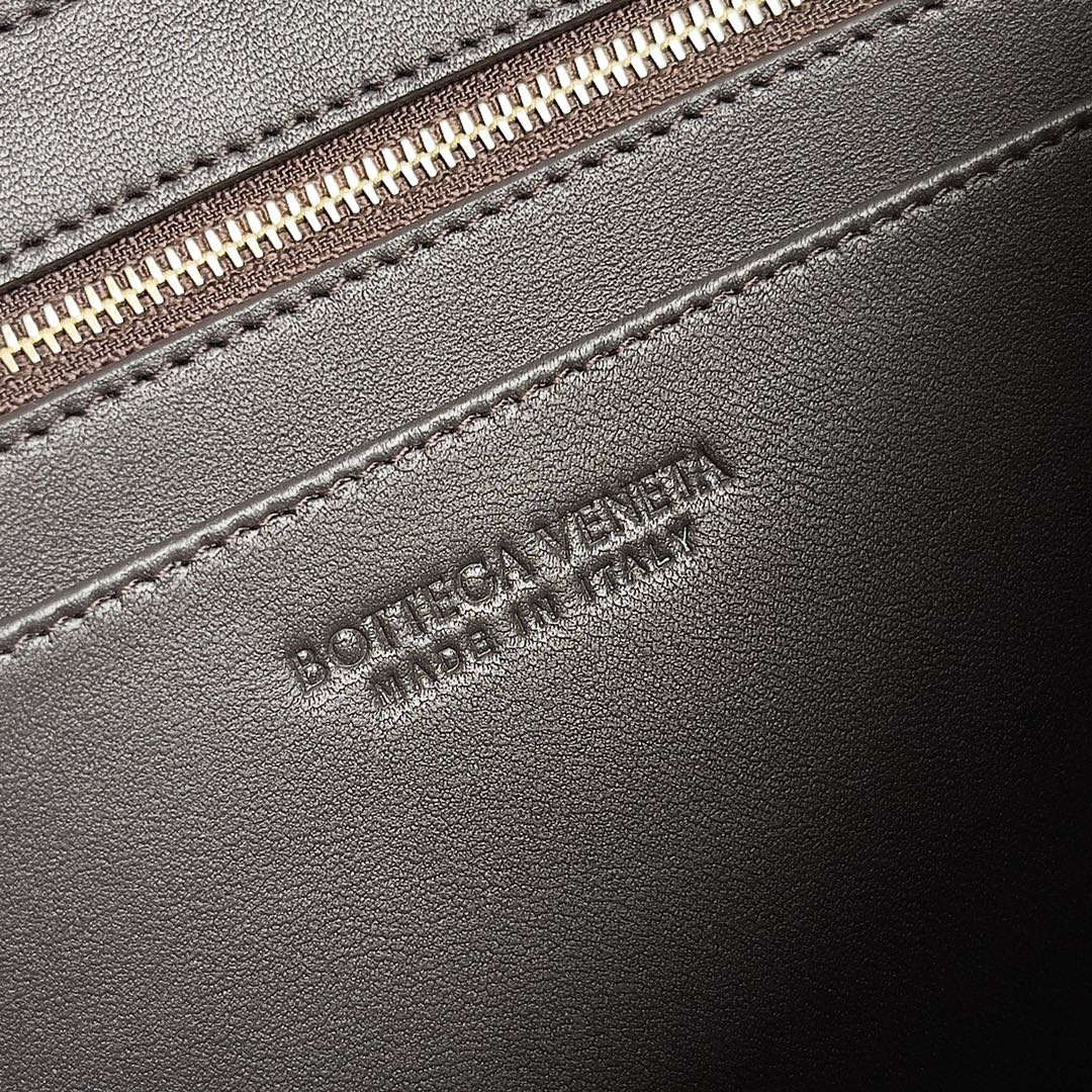 Bottega Veneta BV 754990 Small East/West Andiamo Dark Brown