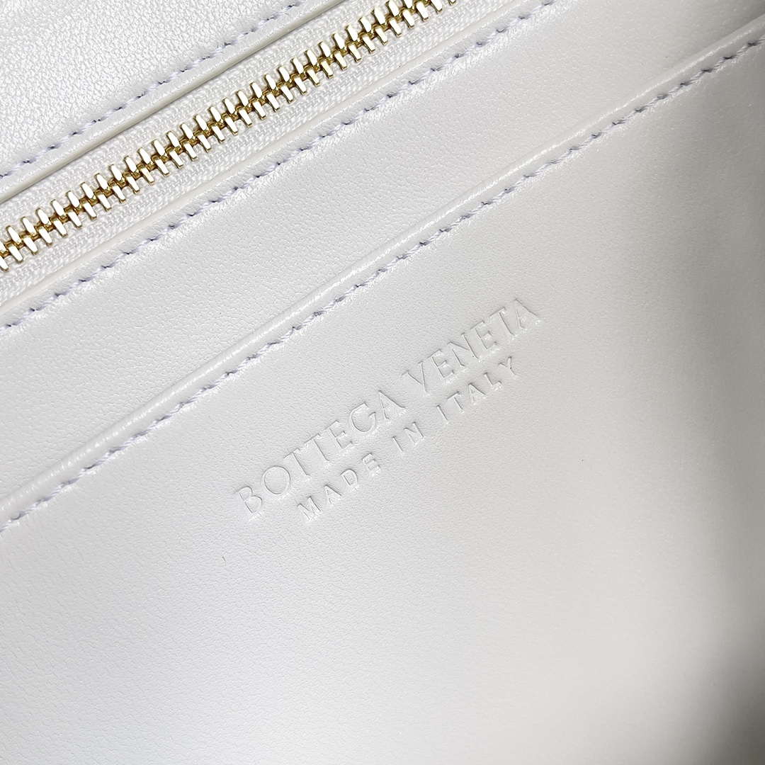 Bottega Veneta BV 754990 Small East/West Andiamo White